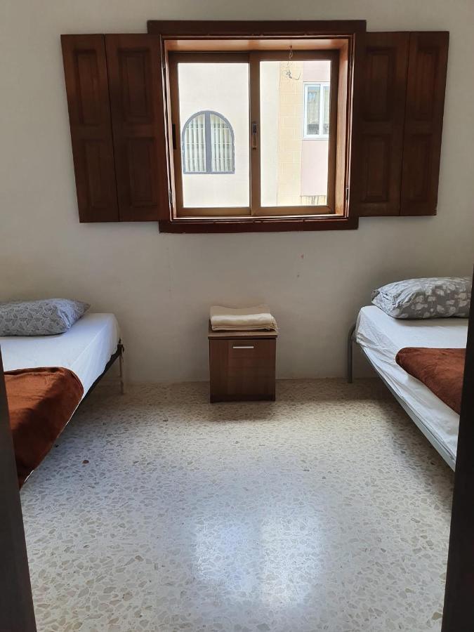 Żebbuġ Oleander Butts Inn מראה חיצוני תמונה